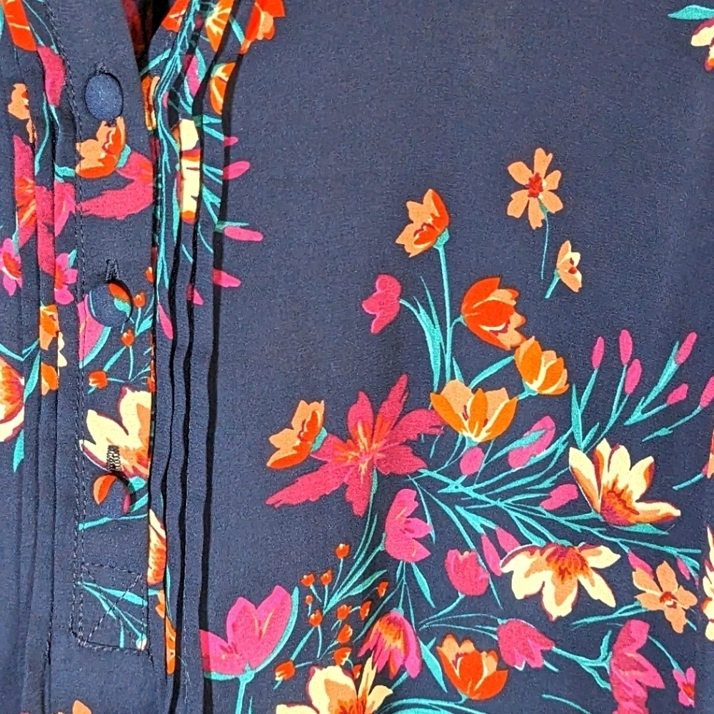 New With Tags Torrid Georgette Pintuck Button-Front Blue Floral Blouse Size 3X - Picture 9 of 13